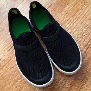 Oofos Women Size 11 Black and White Slip-On Sneakers
